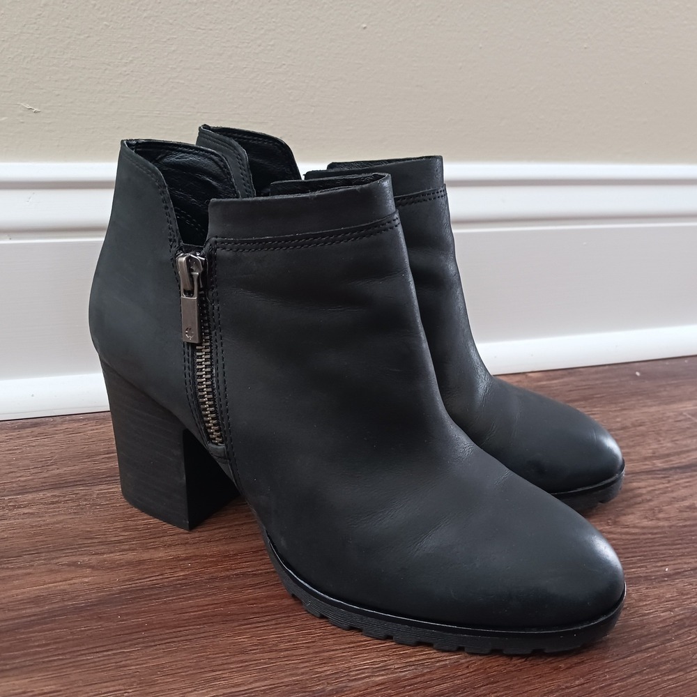Lucky Brand Noryn Black Leather Lug Sole Block Heel Ankle Booties 7.5M